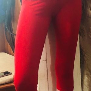 Red legging capris